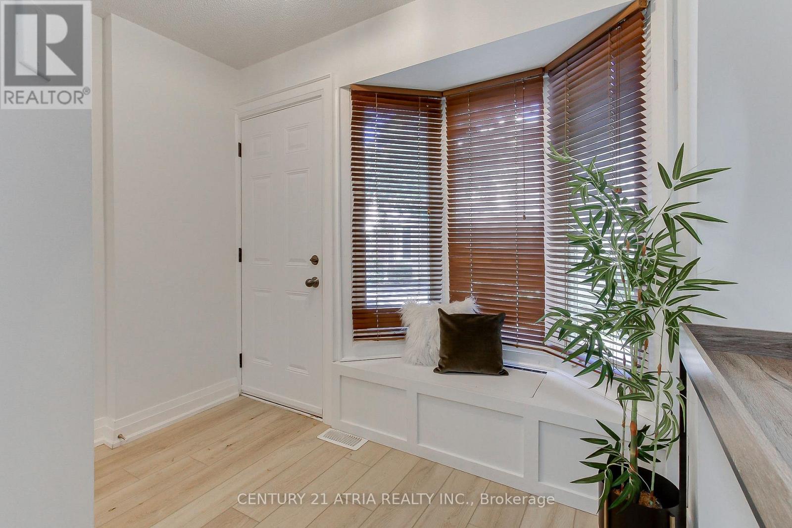 27 Anderson Place, Aurora, ON photo 5
