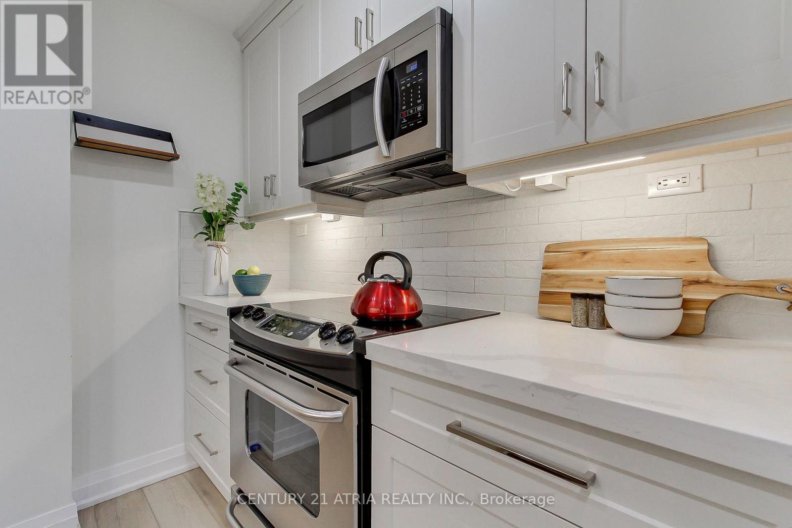 27 Anderson Place, Aurora, ON photo 8
