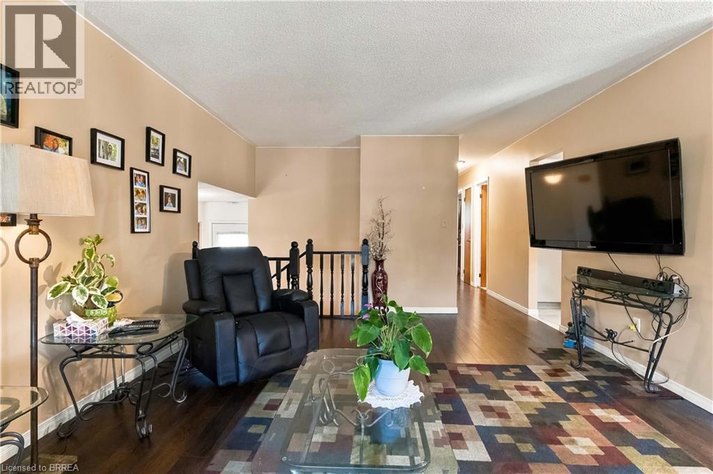 42 WILDFLOWER Lane, Brantford — photo 8