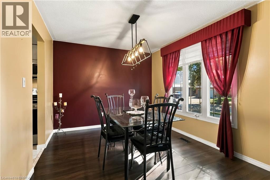 42 WILDFLOWER Lane, Brantford — photo 9