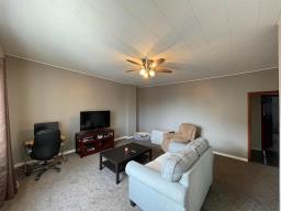 424 Mountain Avenue, Neepawa, MB R0J1H0 Photo 9