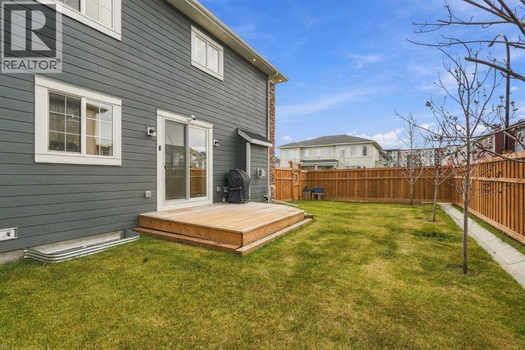 24 Yorkville Terrace SW photo 49