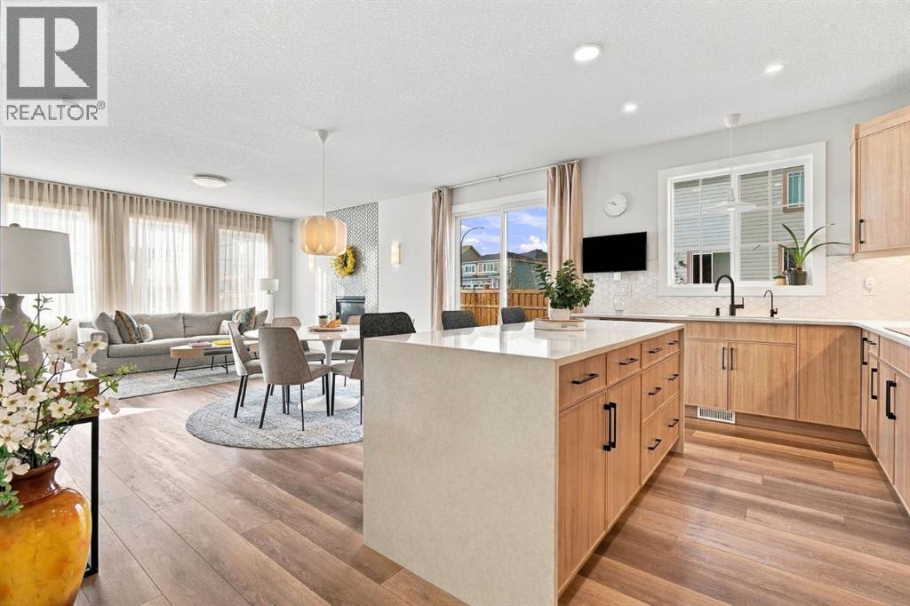 24 Yorkville Terrace SW photo 9