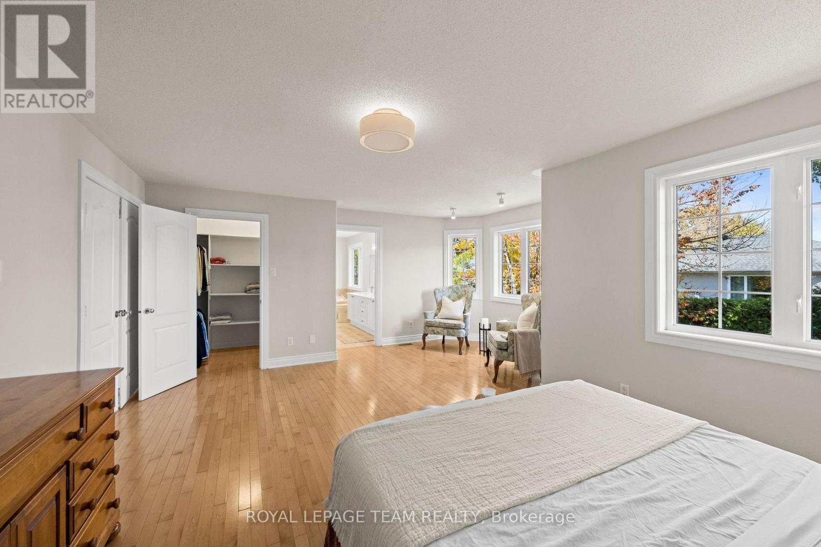 136 SHAUGHNESSY CRESCENT - 25