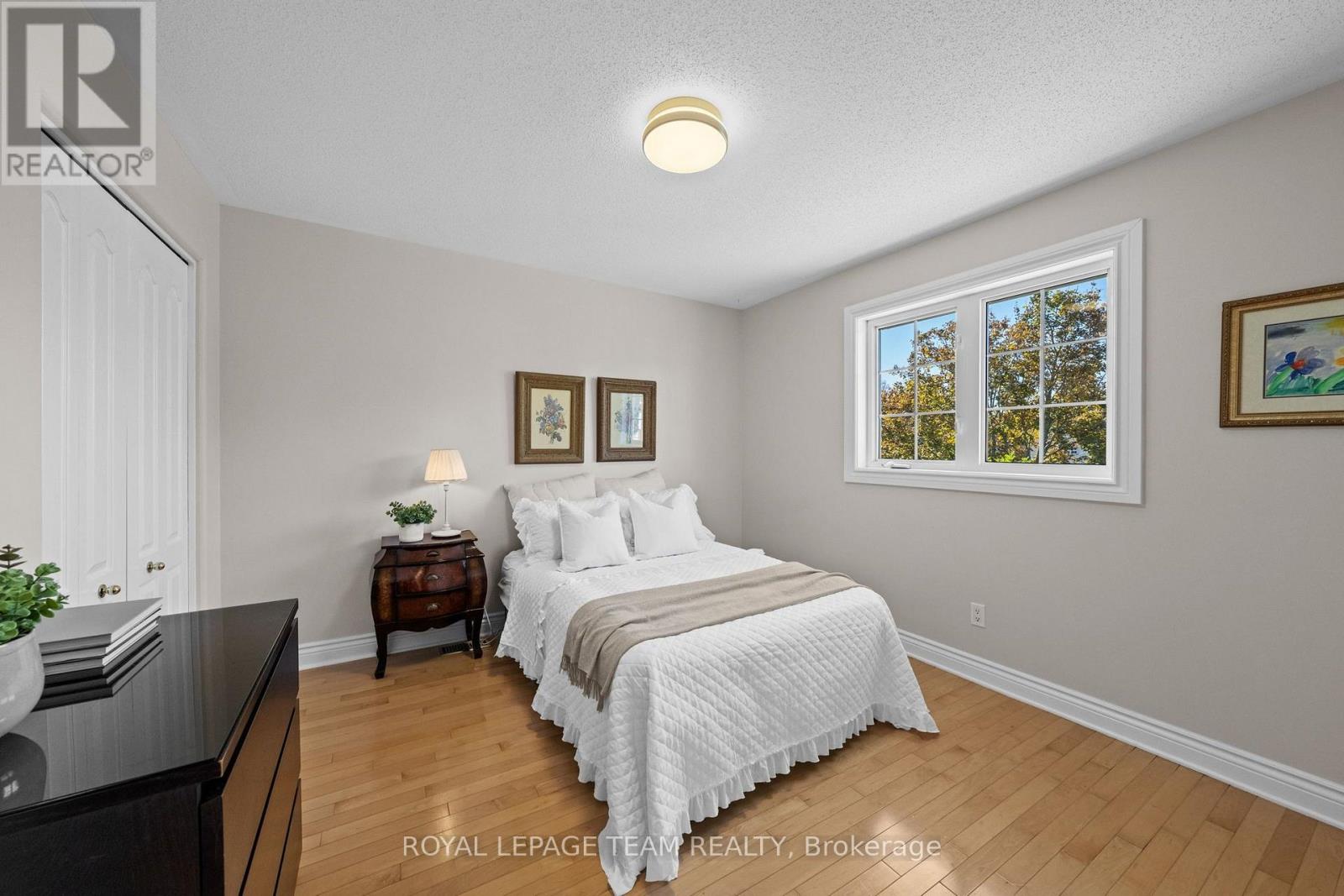 136 SHAUGHNESSY CRESCENT - 32