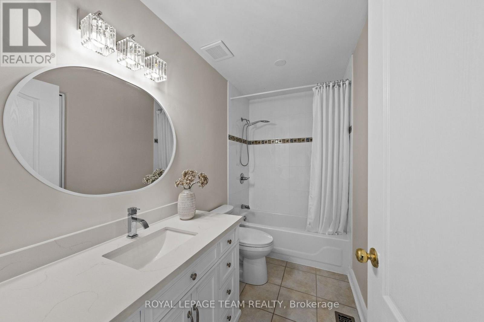 136 SHAUGHNESSY CRESCENT - 33