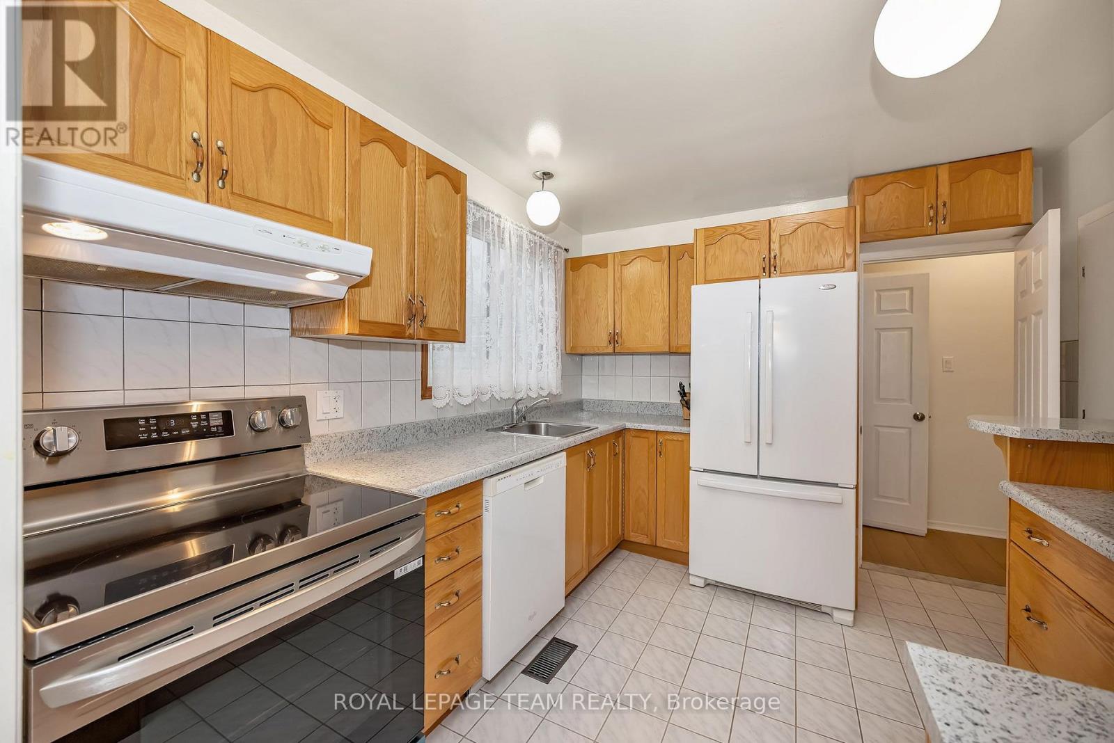 Condos for Sale in Ottawa – 2092 ST LAURENT BOULEVARD, Ottawa – By Peter Sagos - Image 12