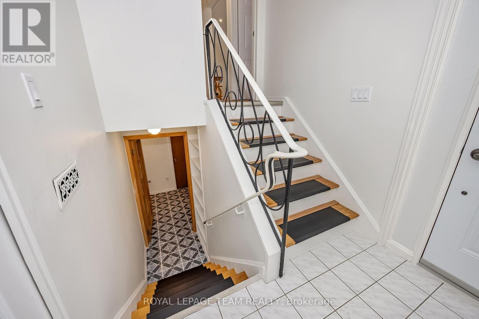 Condos for Sale in Ottawa – 2092 ST LAURENT BOULEVARD, Ottawa – By Peter Sagos - Image 25
