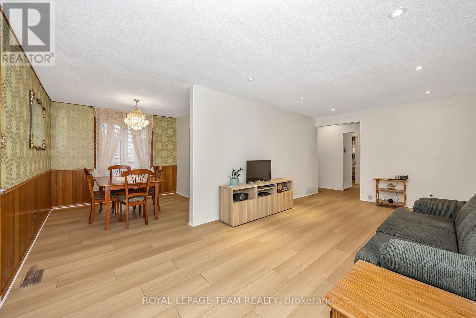 Condos for Sale in Ottawa – 2092 ST LAURENT BOULEVARD, Ottawa – By Peter Sagos - Image 9