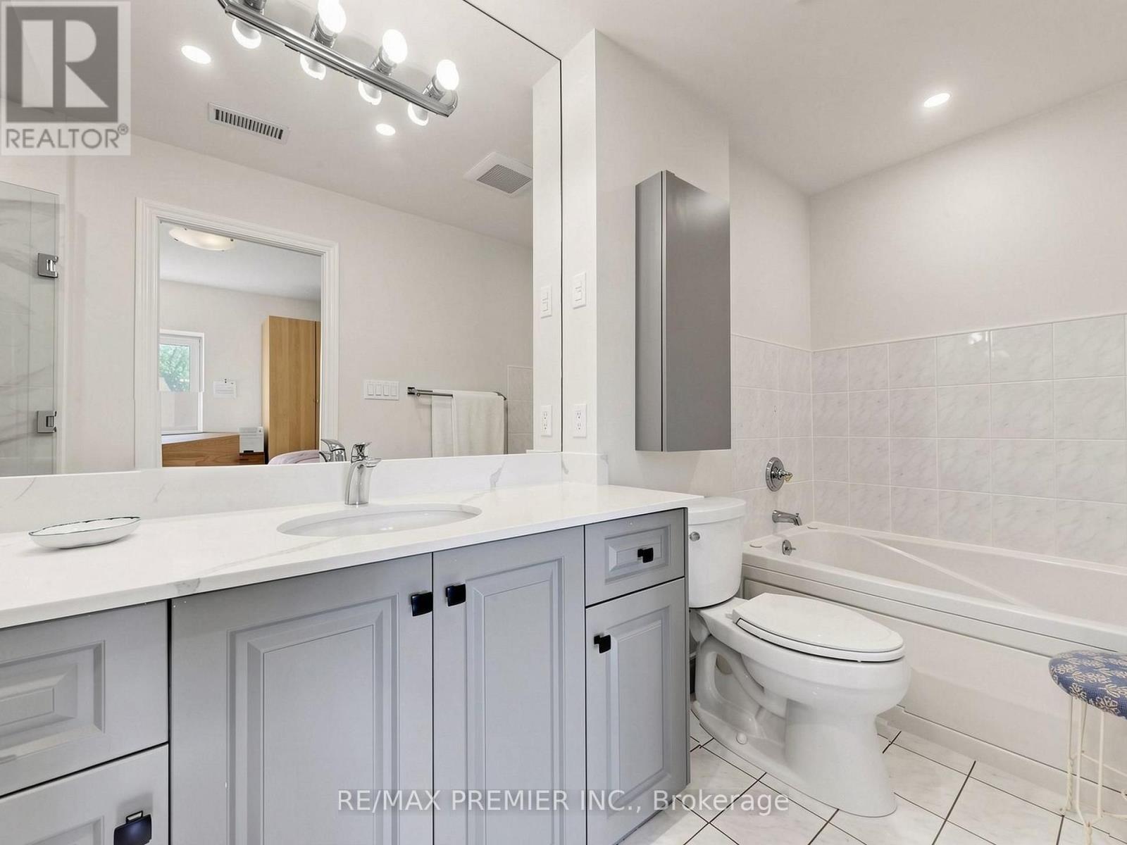 #301- 30 Anglesey Boulevard, Toronto, ON photo 30