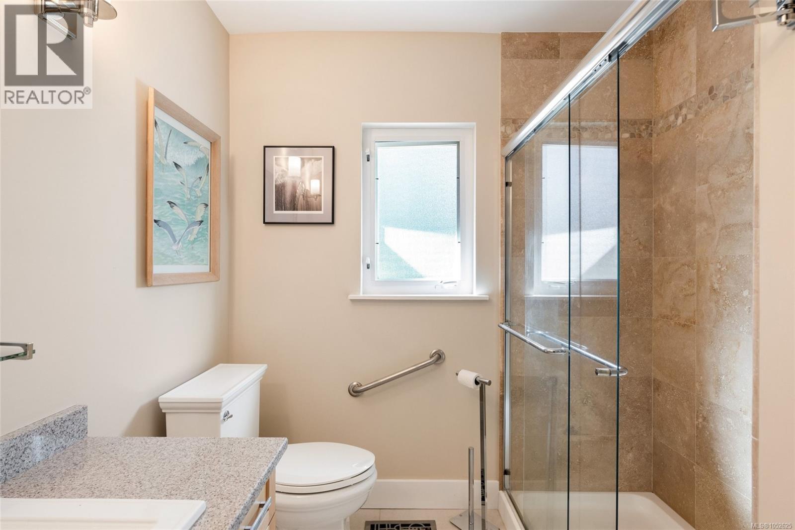  2015 Pauls Terrace, Saanich