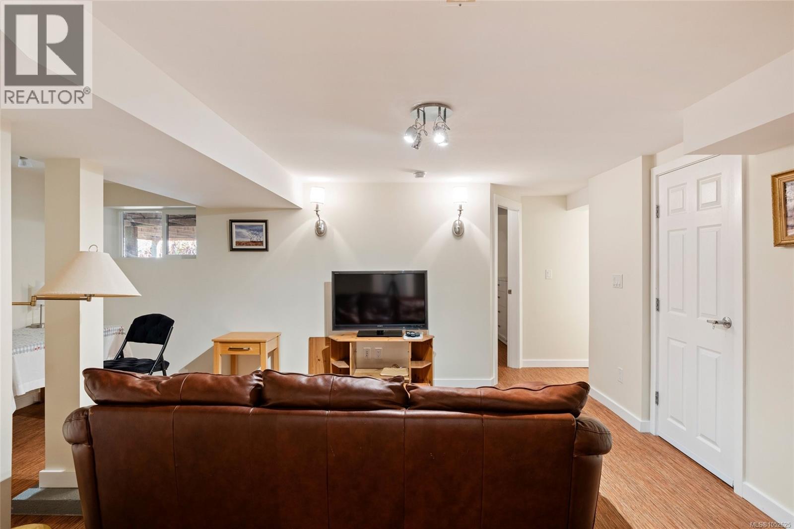  2015 Pauls Terrace, Saanich