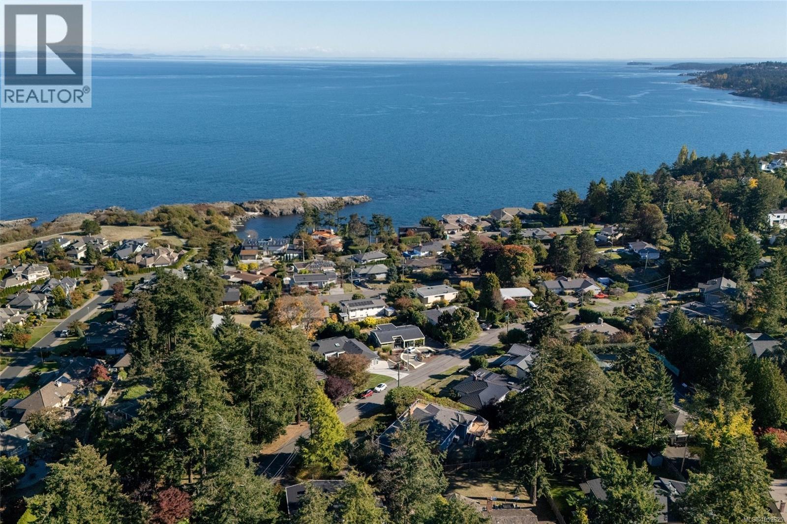  2015 Pauls Terrace, Saanich
