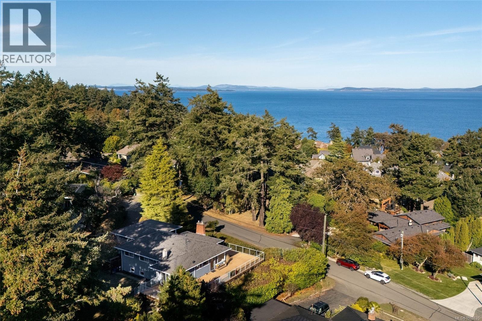  2015 Pauls Terrace, Saanich