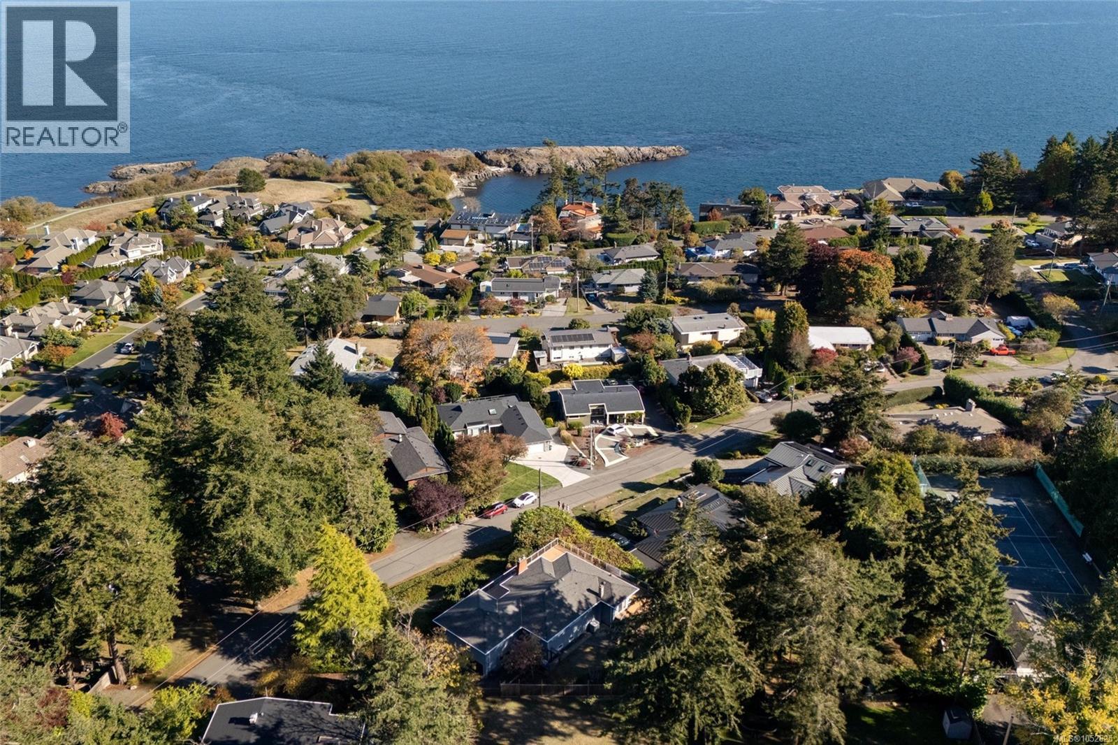  2015 Pauls Terrace, Saanich