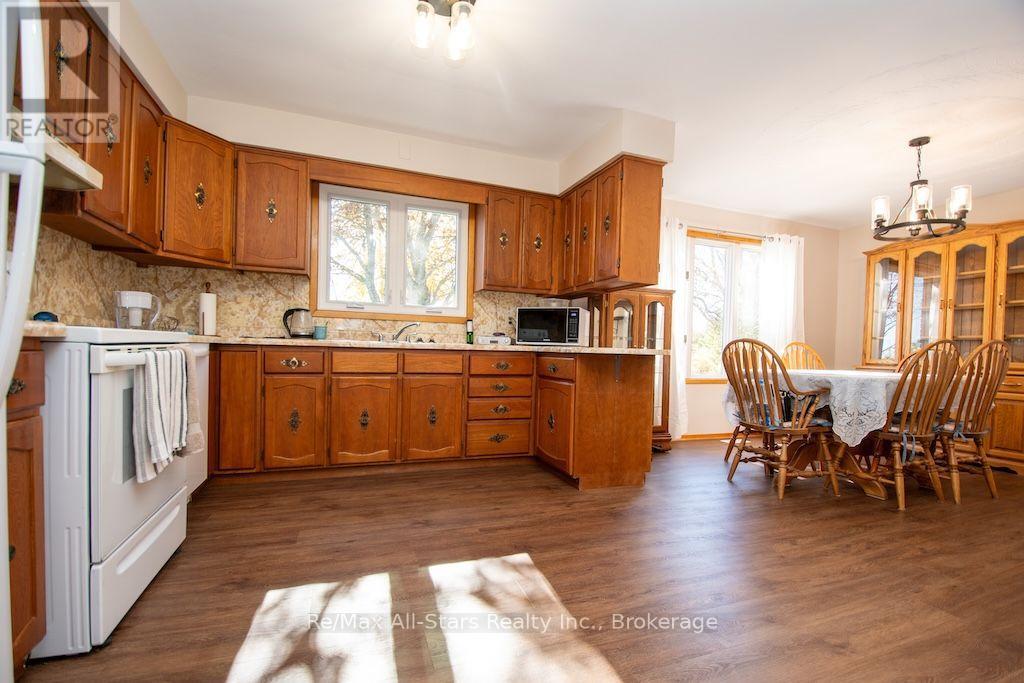1067 Fleetwood Road, Kawartha Lakes, ON photo 12