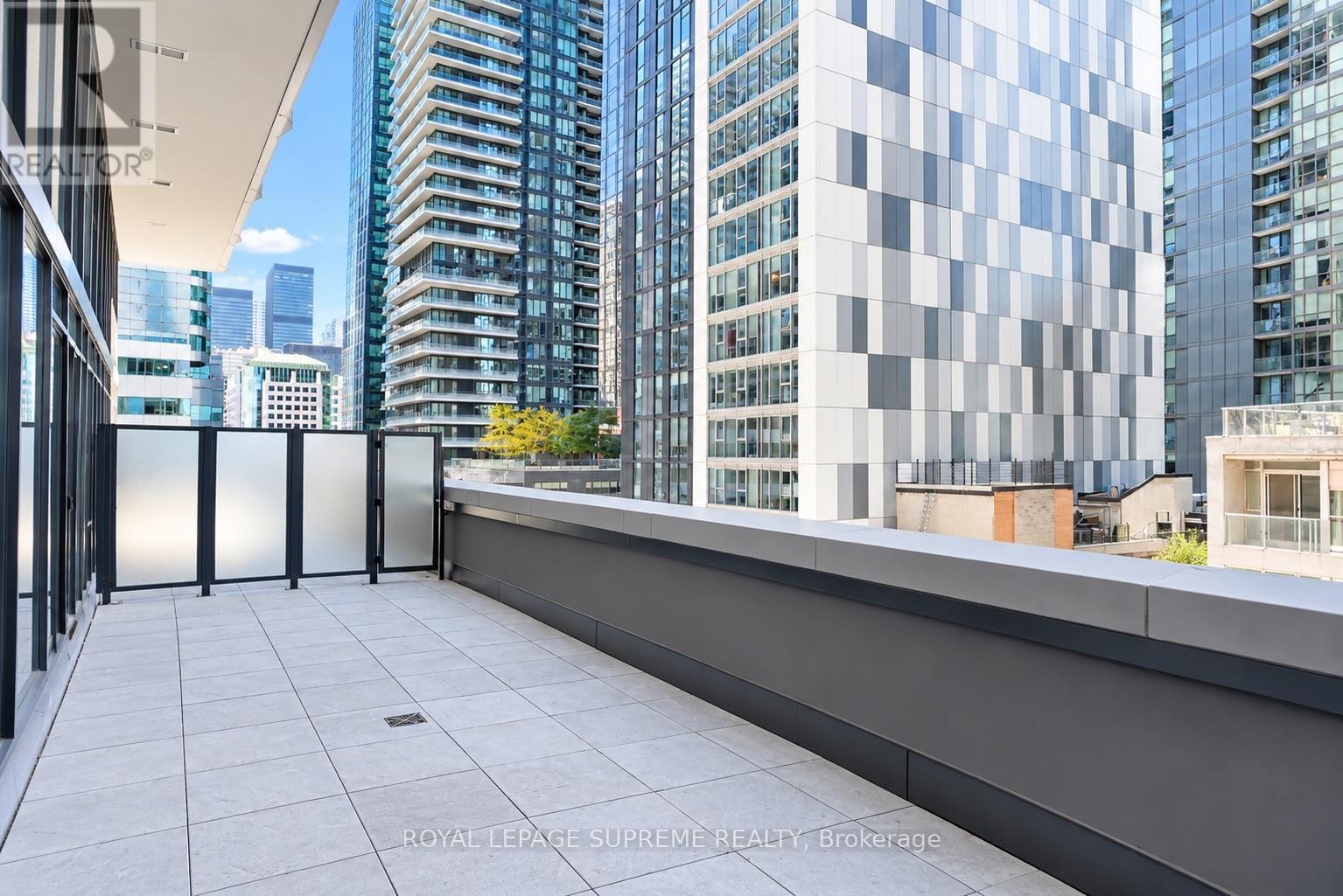 400 King Unit 810 photo 5