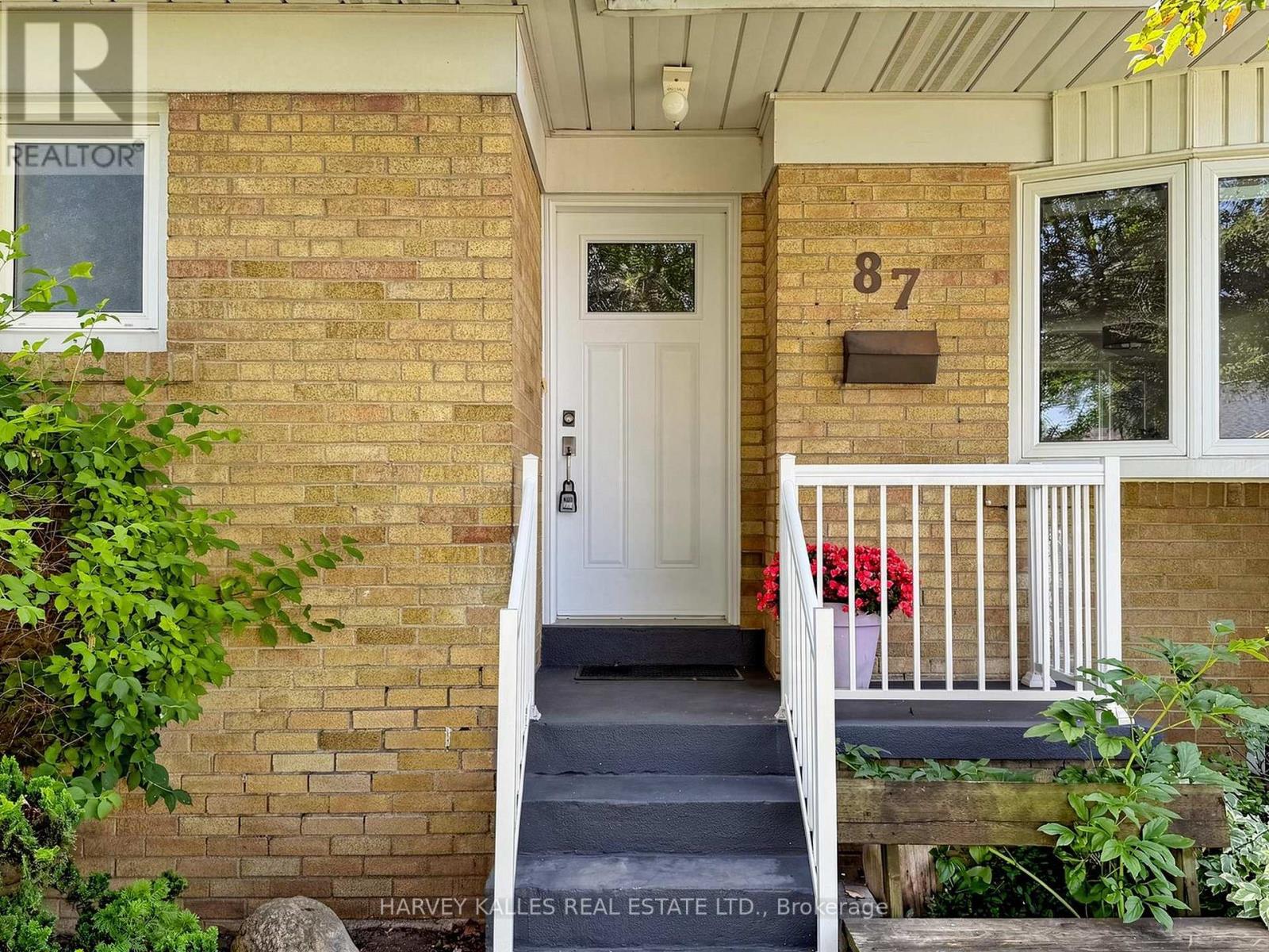 87 Combe Avenue, Toronto, ON photo 3
