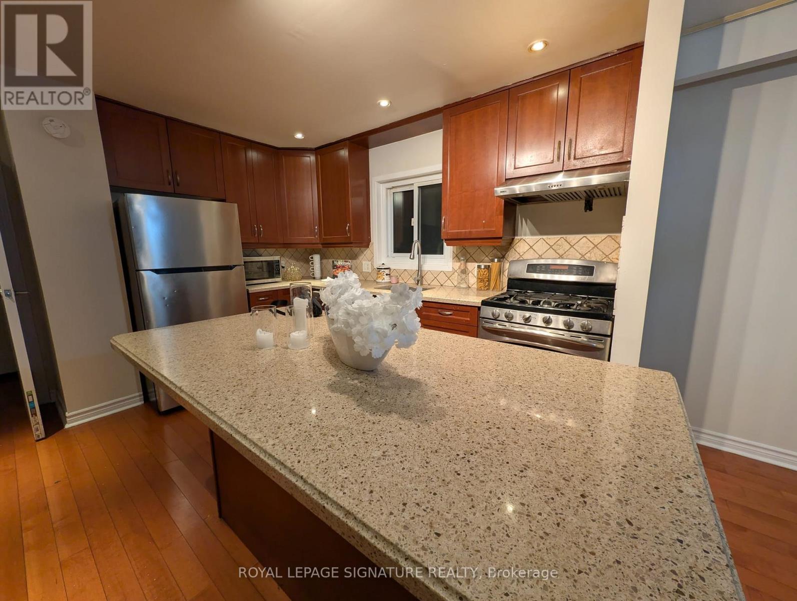 19 Starlake Drive, Toronto, ON photo 2