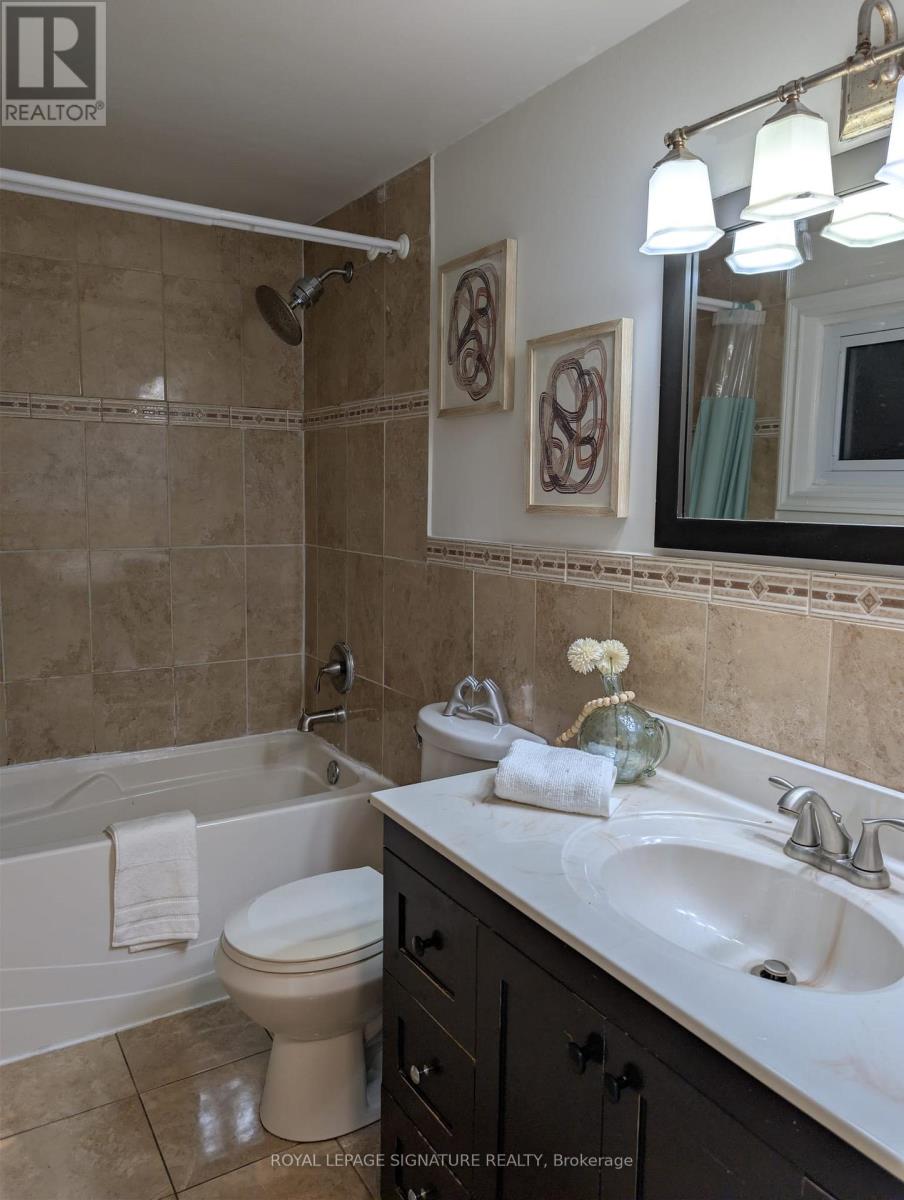 19 Starlake Drive, Toronto, ON photo 9