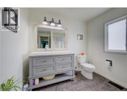 124 Queensway Drive, St  Jacobs, ON N0B2N0 Photo 19