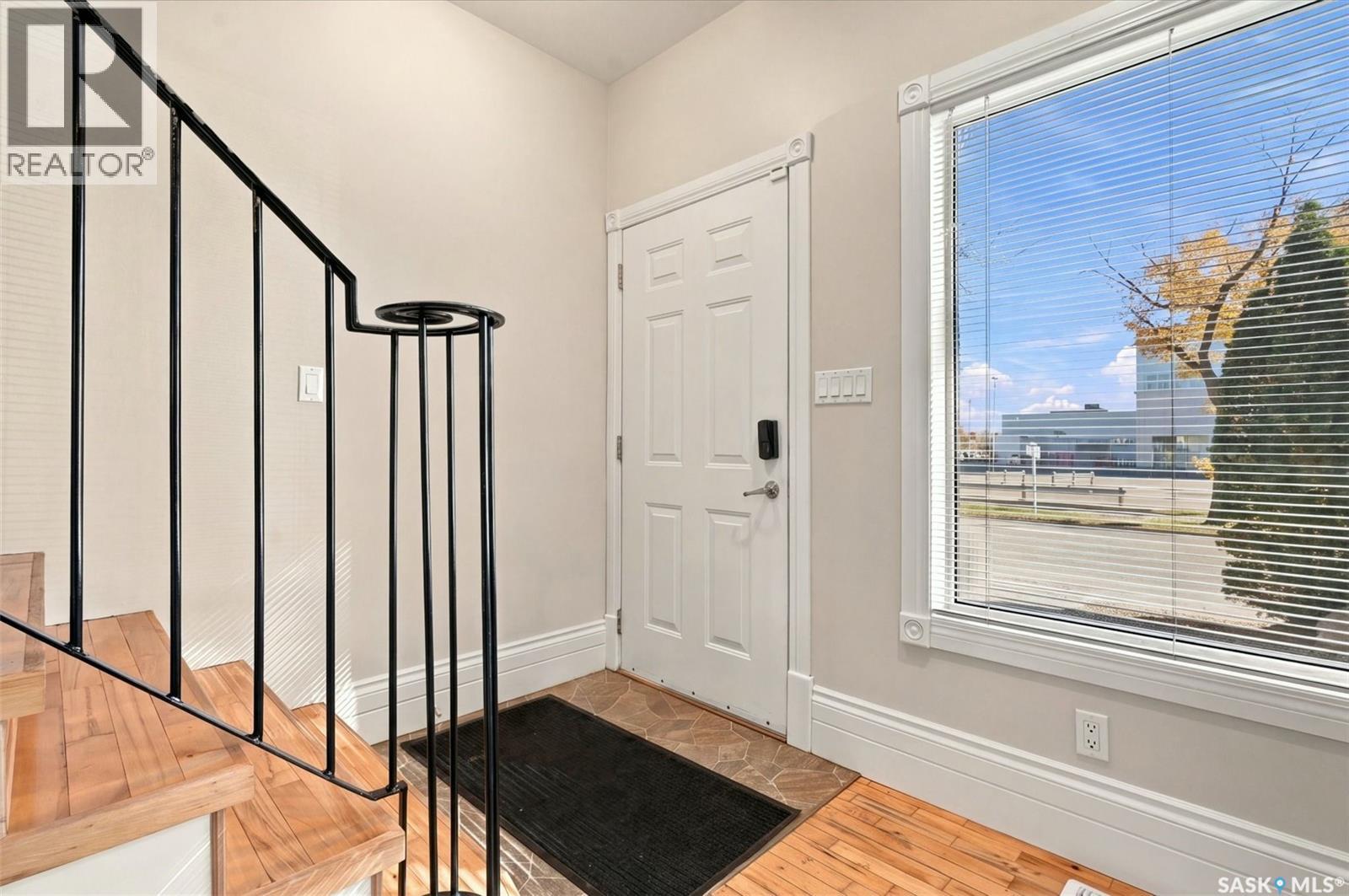 2 563 5th AVENUE N, Saskatoon — photo 2