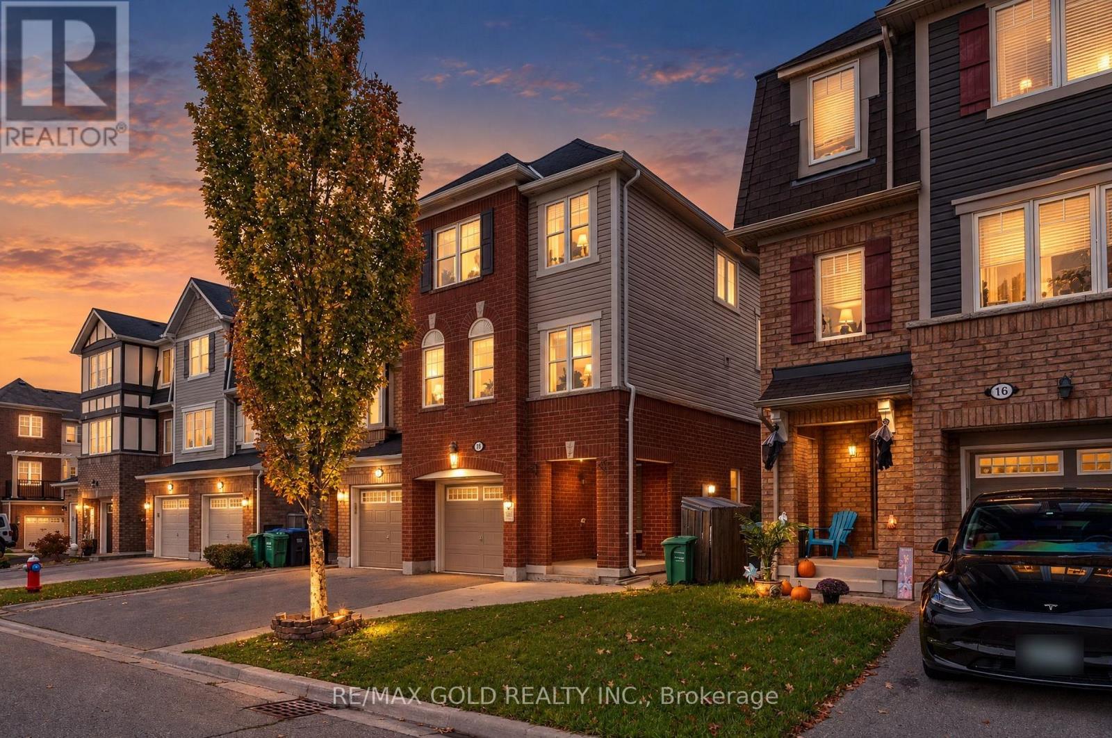 14 Memory Lane, Brampton, ON photo 3