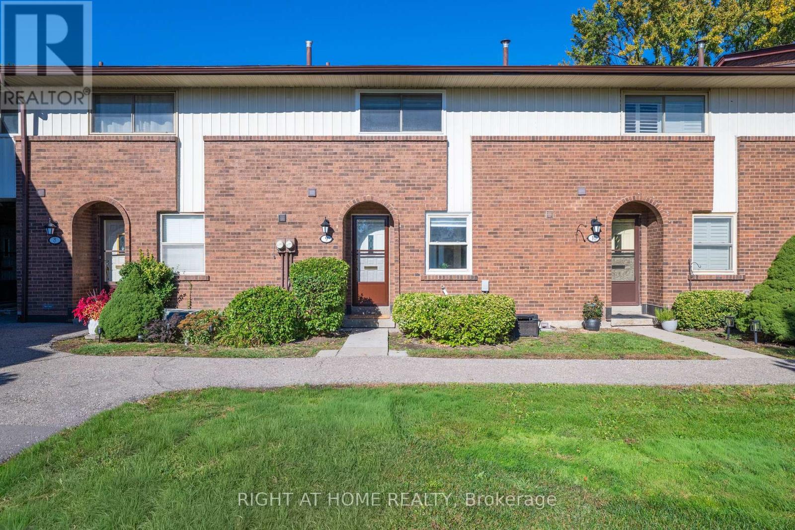 9- 3665 Flamewood Drive, Mississauga, ON photo 2