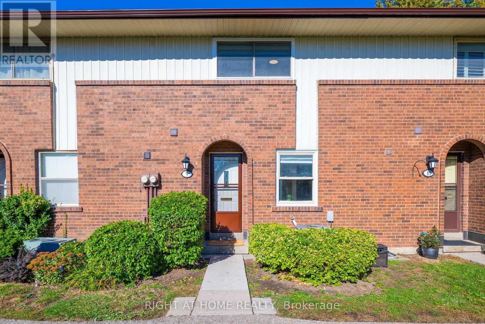 9- 3665 Flamewood Drive, Mississauga, ON photo 3