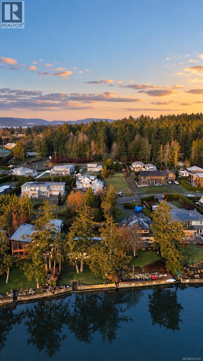  10724 Bayfield Road, North Saanich