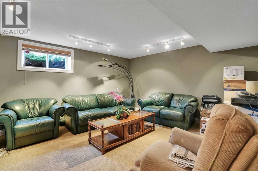 137 11 Avenue NW photo 28