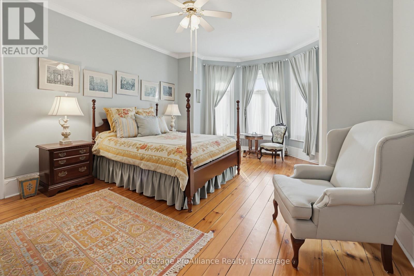 55 Queen Street, Belleville, ON photo 33