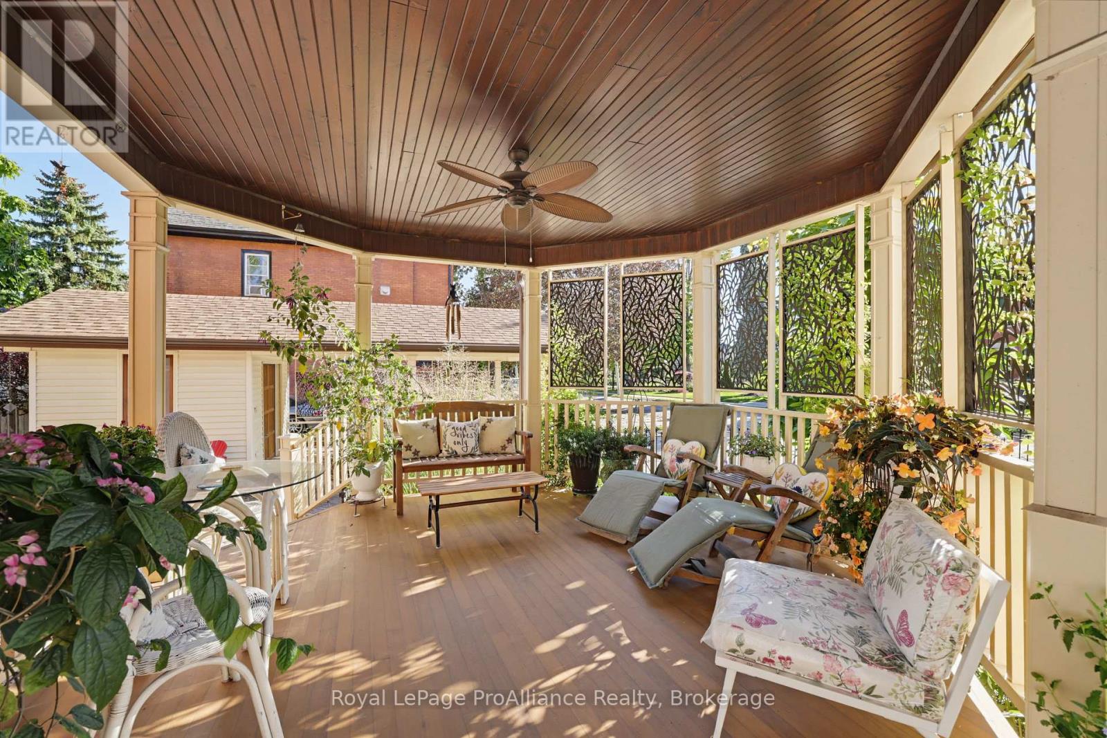 55 Queen Street, Belleville, ON photo 7