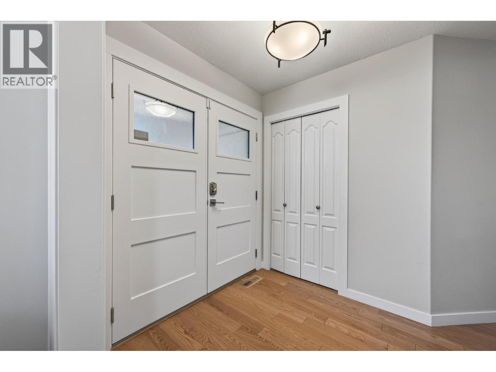 979 Regent Crescent - 2
