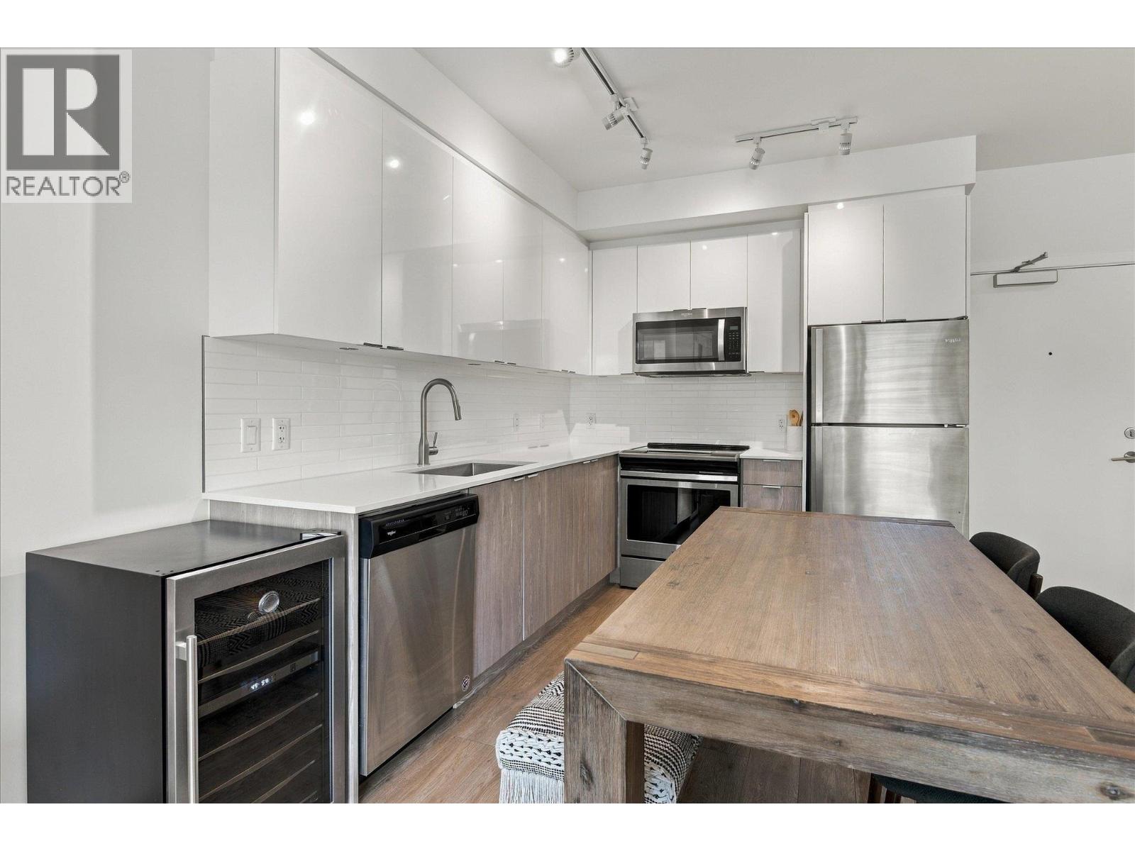 324 37881 CLEVELAND AVENUE — photograph 3