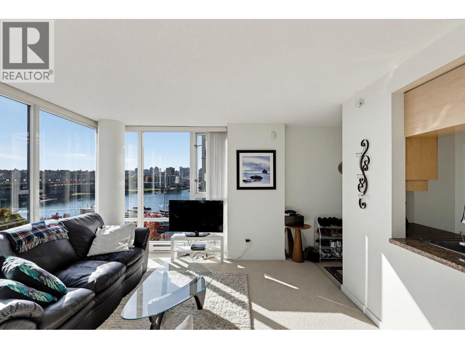 Photo of 901 1067 MARINASIDE CRESCENT 10
