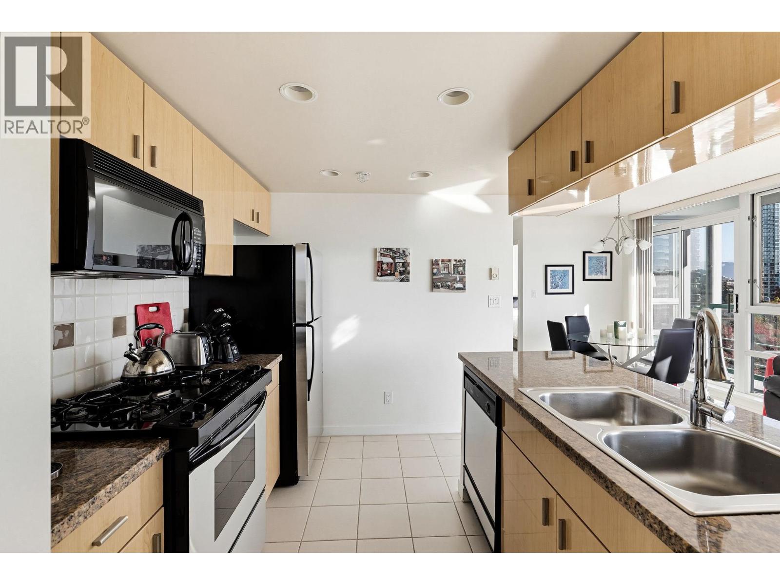 Photo of 901 1067 MARINASIDE CRESCENT 27