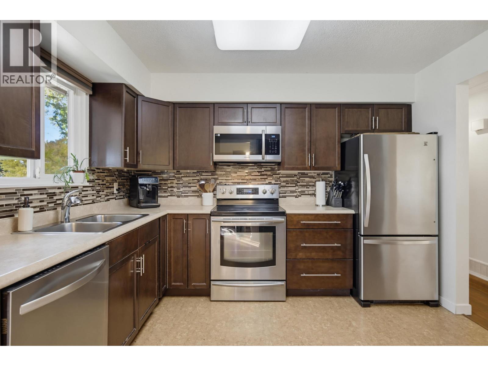 Photo of 11601 211 STREET 10
