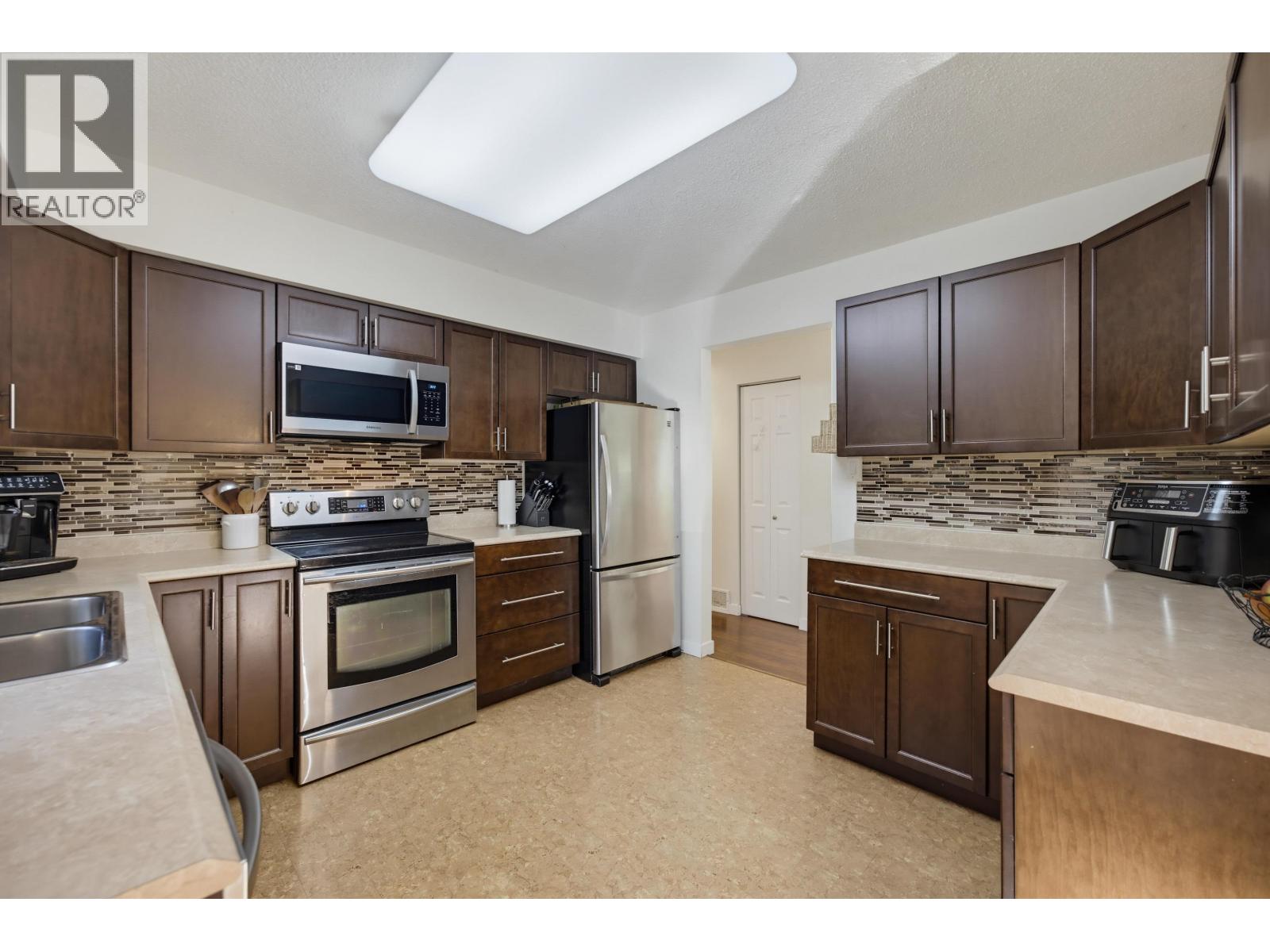 Photo of 11601 211 STREET 11