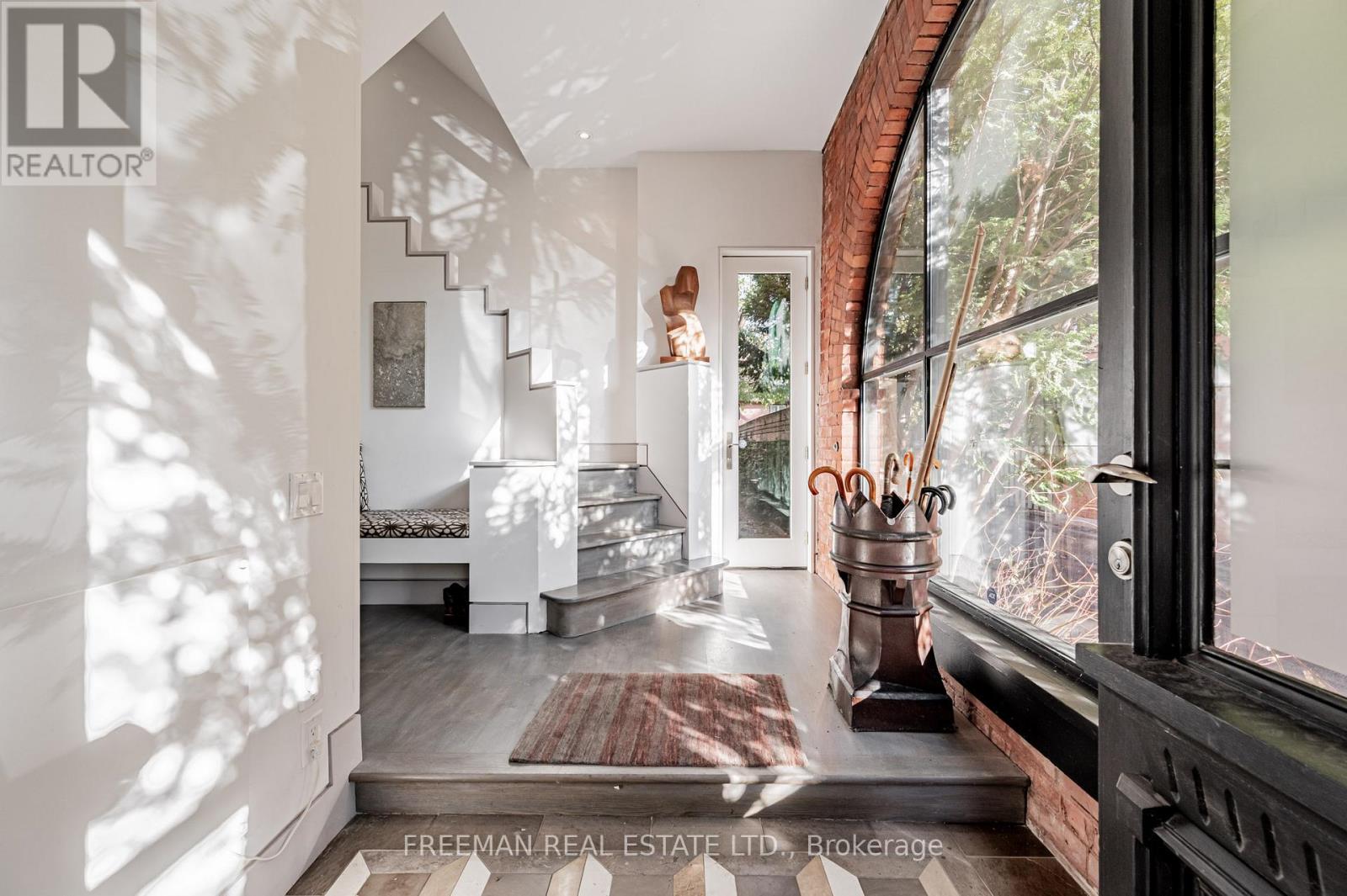UPPER - 21 HOWLAND AVENUE, Toronto (Annex) — photo 2