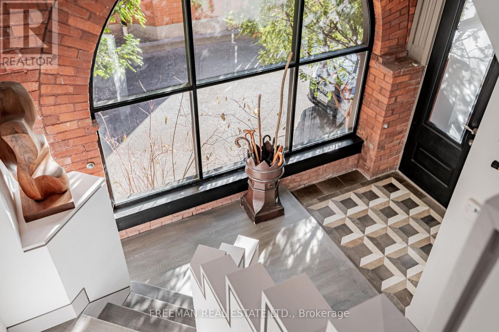 UPPER - 21 HOWLAND AVENUE, Toronto (Annex) — photo 3