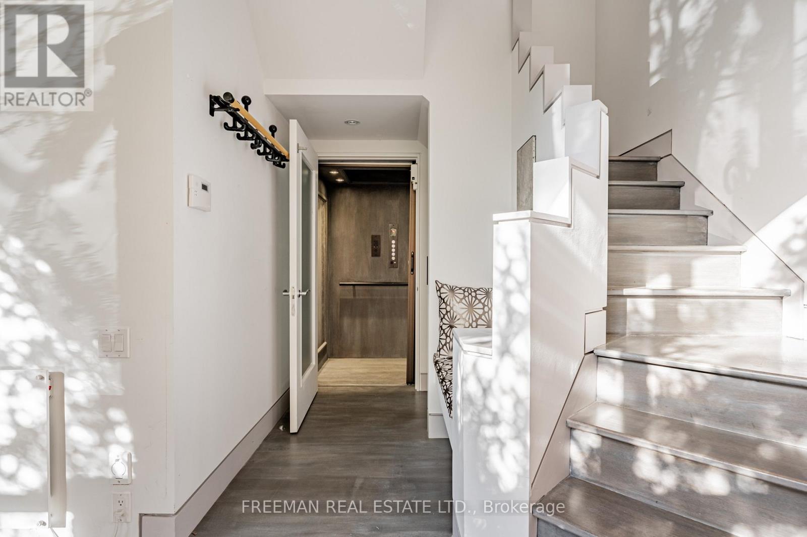 UPPER - 21 HOWLAND AVENUE, Toronto (Annex) — photo 4