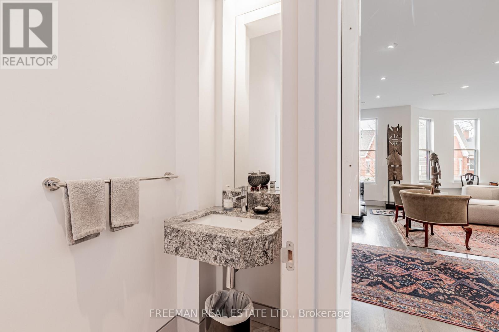 UPPER - 21 HOWLAND AVENUE, Toronto (Annex) — photo 9