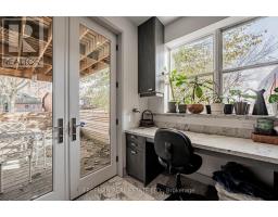 Upper - 21 Howland Avenue, Toronto, ON M5R3B2 Photo 18