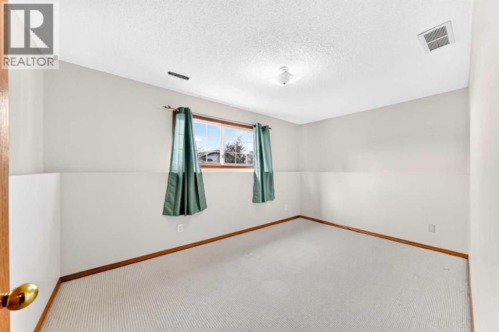 106 Elizabeth Way SE photo 27