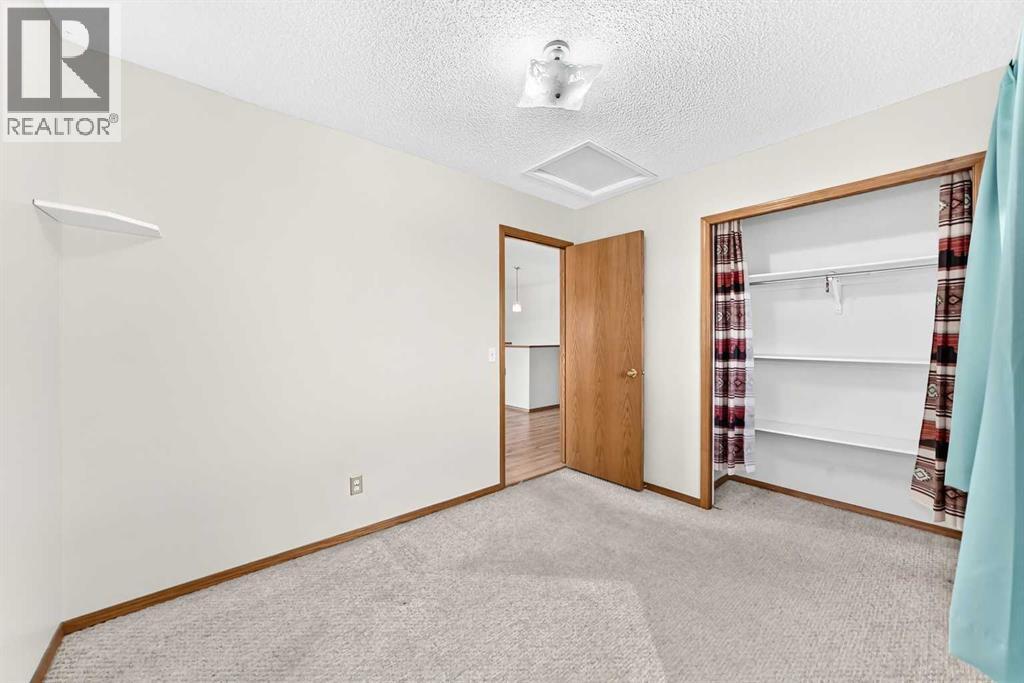 106 Elizabeth Way SE photo 20