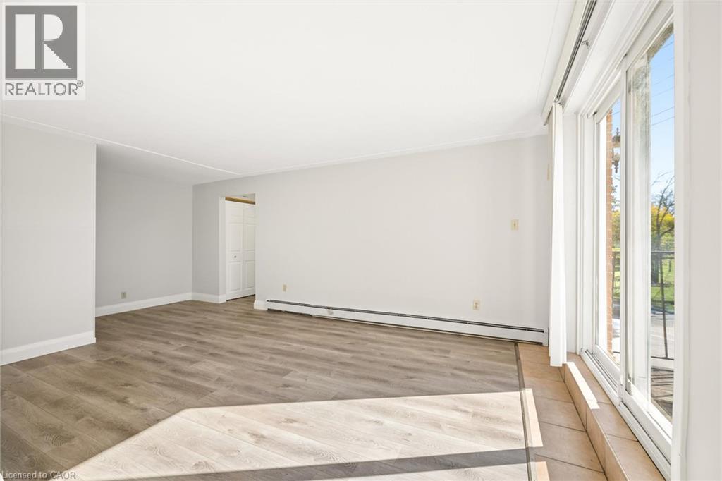 371 DALE Crescent Unit# 4, Waterloo — photo 4
