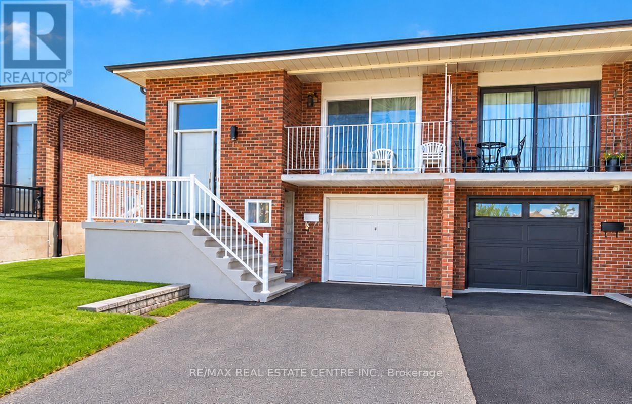 11 ALBANY DRIVE, Vaughan (West Woodbridge)