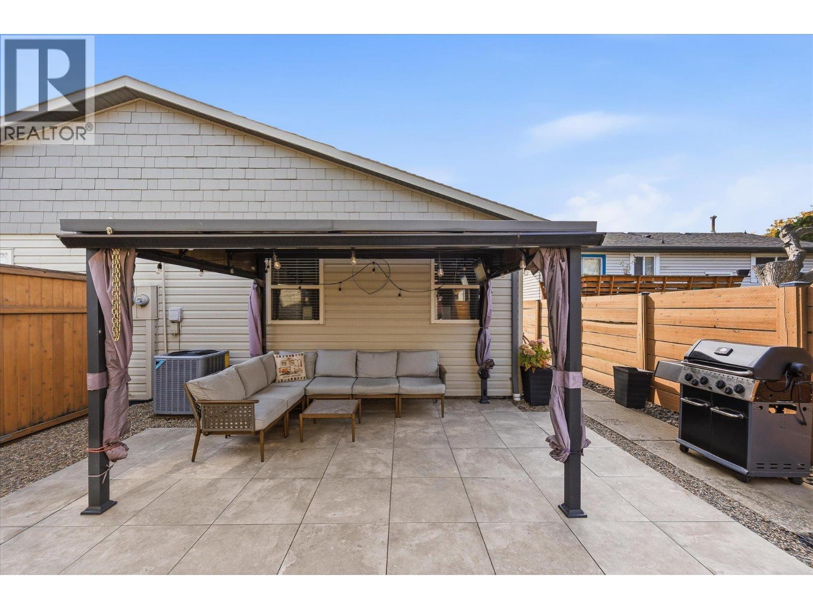 1088 Coronation Avenue - 32