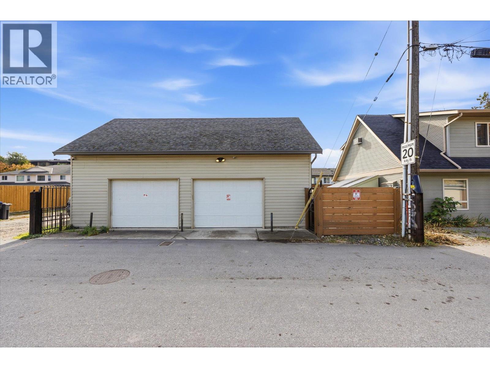 1088 Coronation Avenue - 33